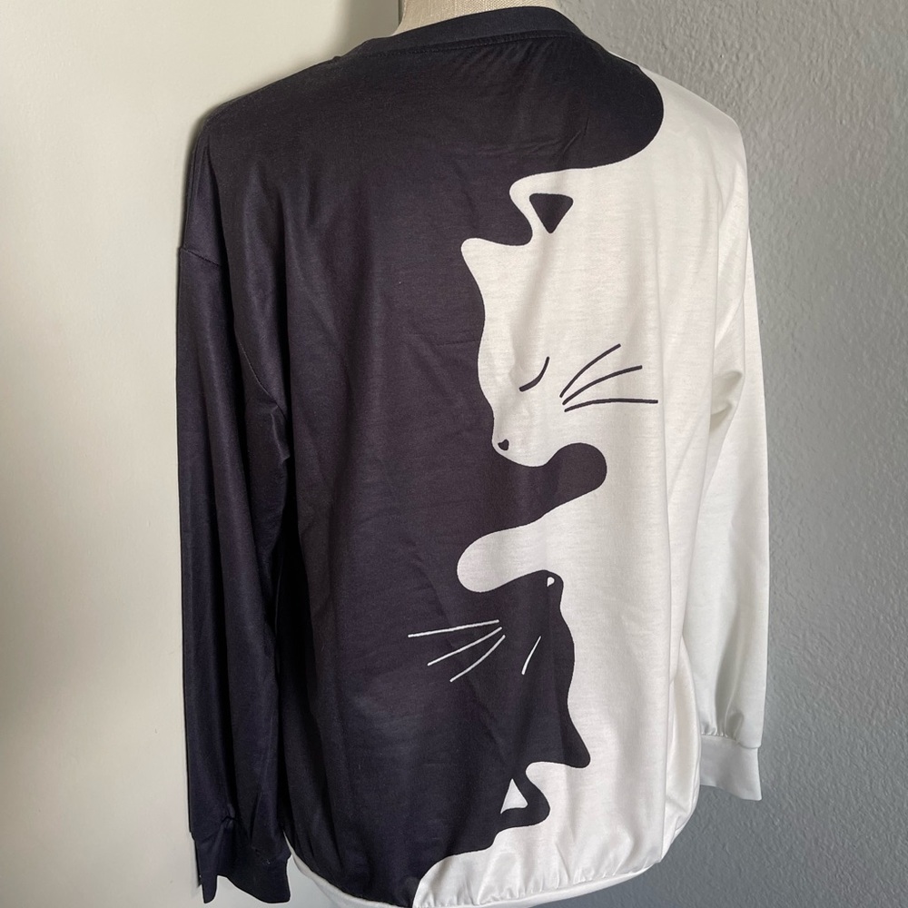 Women's Cat Fashion Long Sleeve Top - Picture 3 of 3